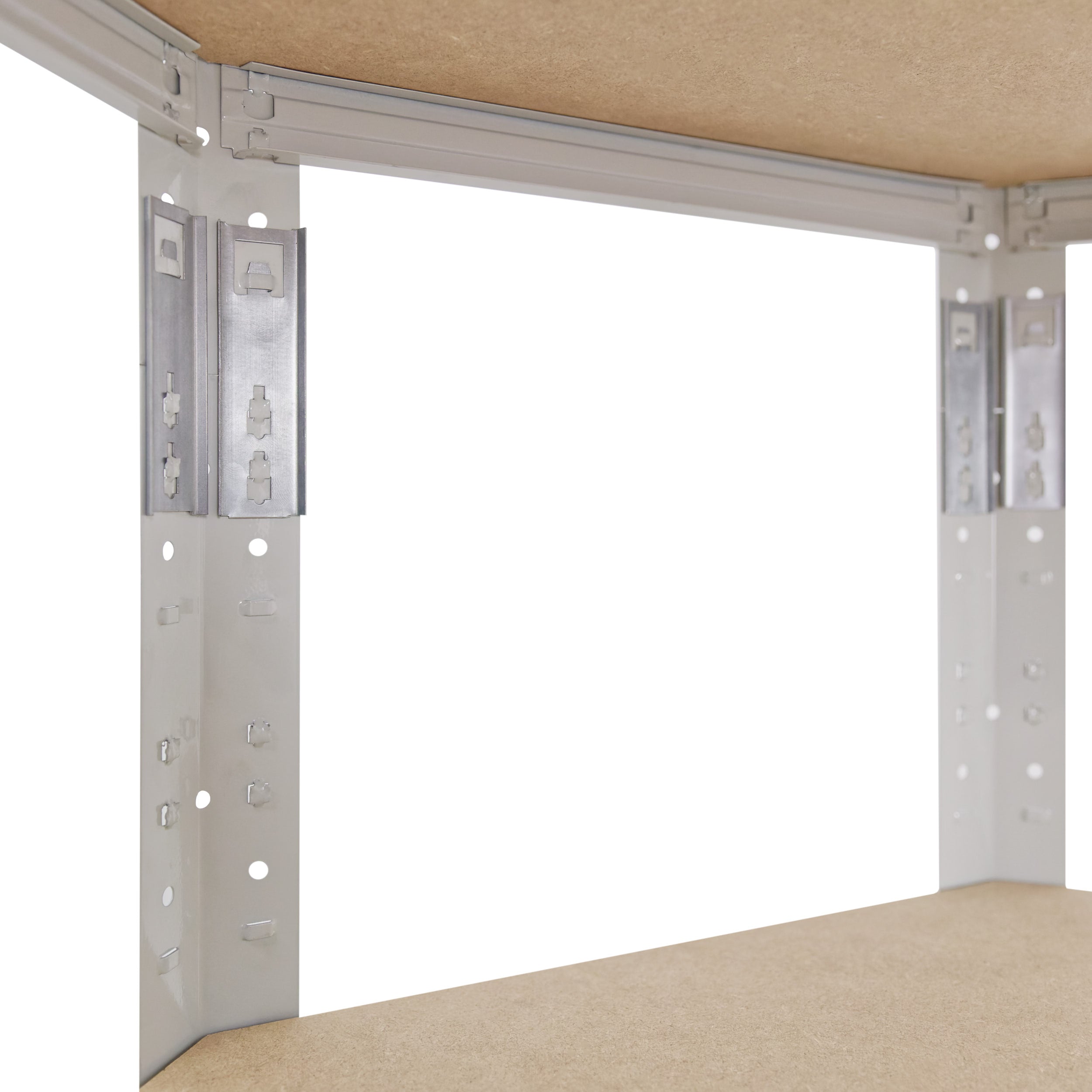 Verbinder zwischen Standelementen ermöglichen Regale größer als 115cm