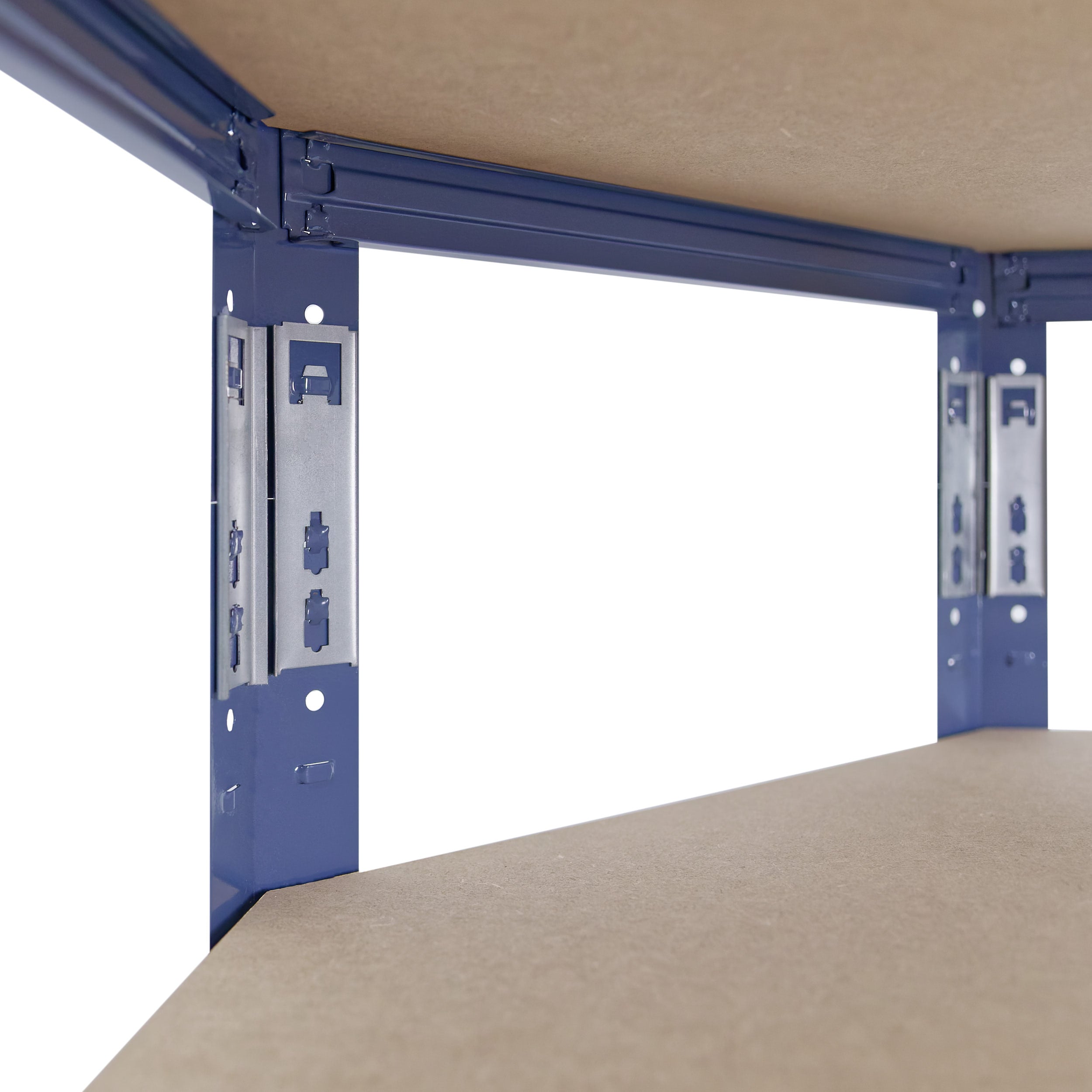 Verbinder zwischen Standelementen ermöglichen Regale größer als 115cm