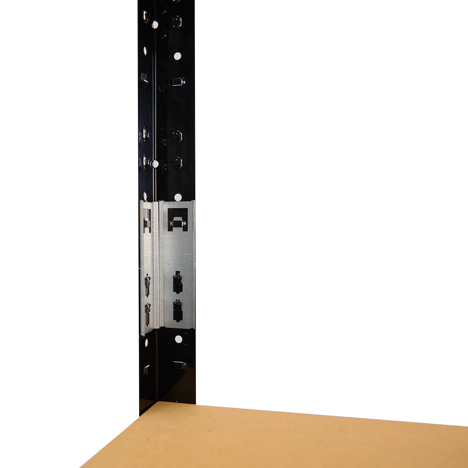 Verbinder zwischen Standelementen ermöglichen Regale größer als 115cm